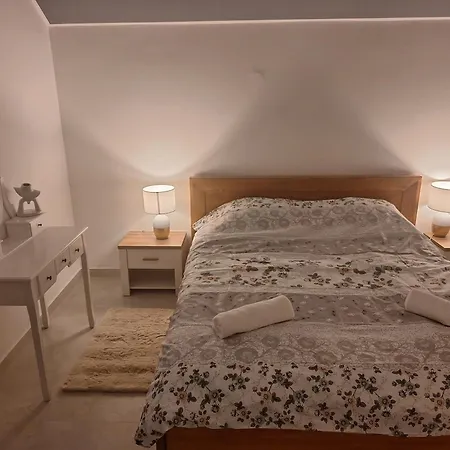 Iva Lux2